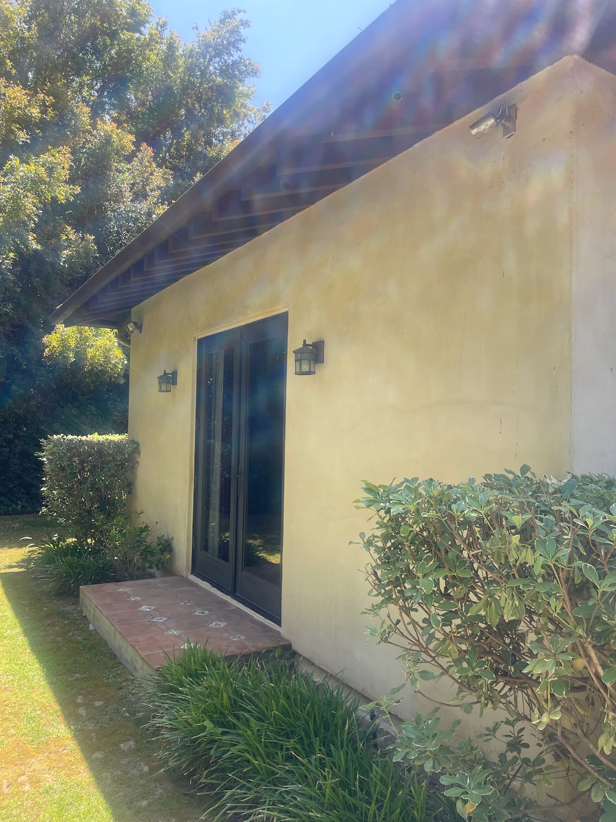 Exterior stucco building